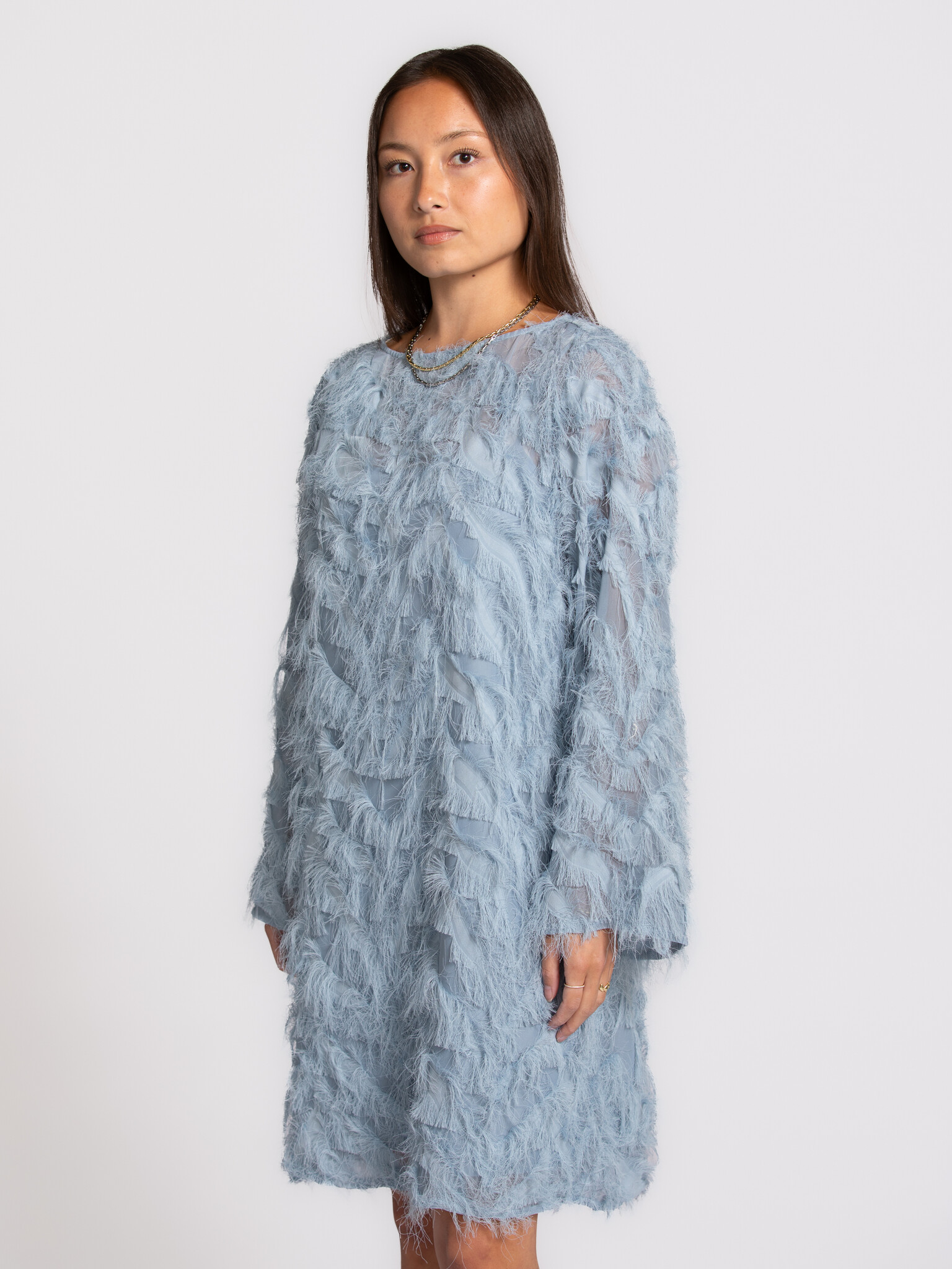 Selected robe MyLine 3. Les franges apportent mouvement et dimension à cette mini-robe. Sa texture légère et sa couleur d...