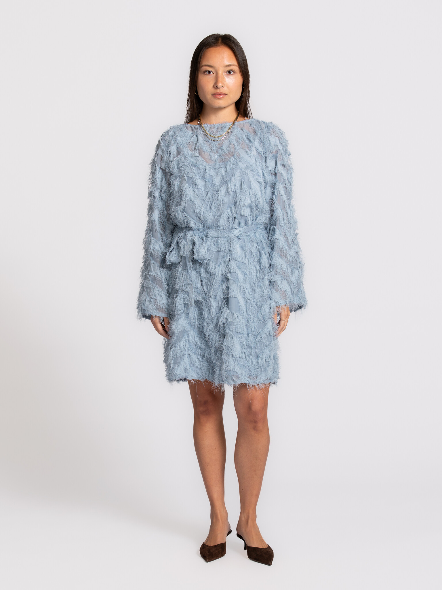 Selected robe MyLine 4. Les franges apportent mouvement et dimension à cette mini-robe. Sa texture légère et sa couleur d...