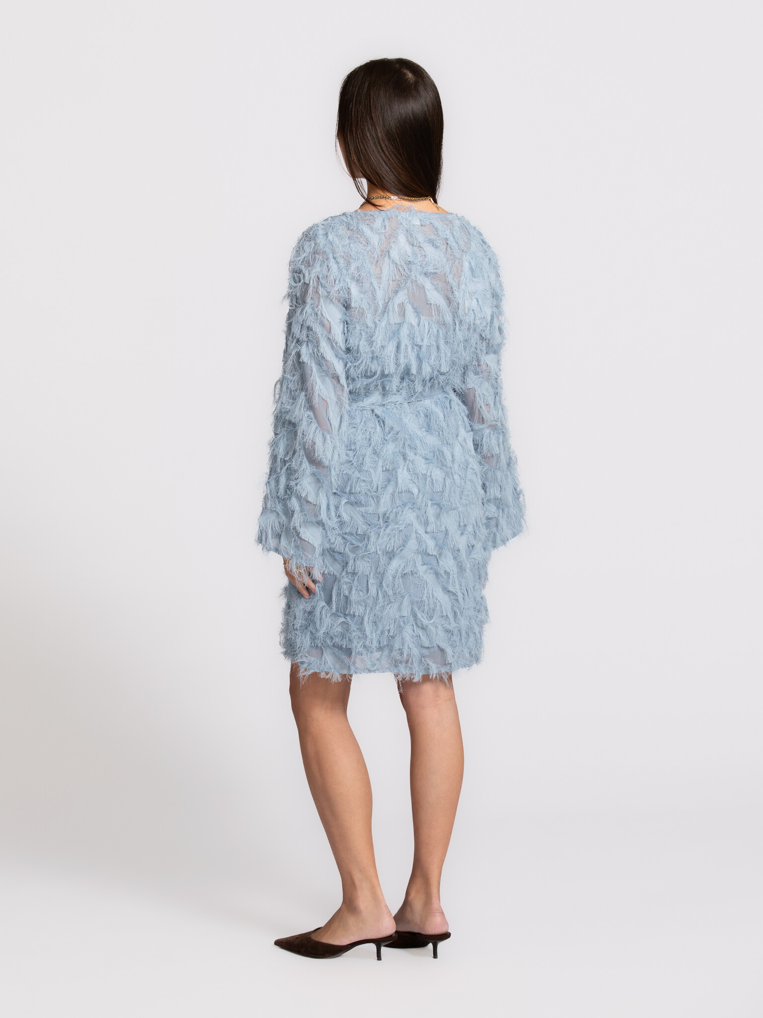 Selected robe MyLine 5. Les franges apportent mouvement et dimension à cette mini-robe. Sa texture légère et sa couleur d...