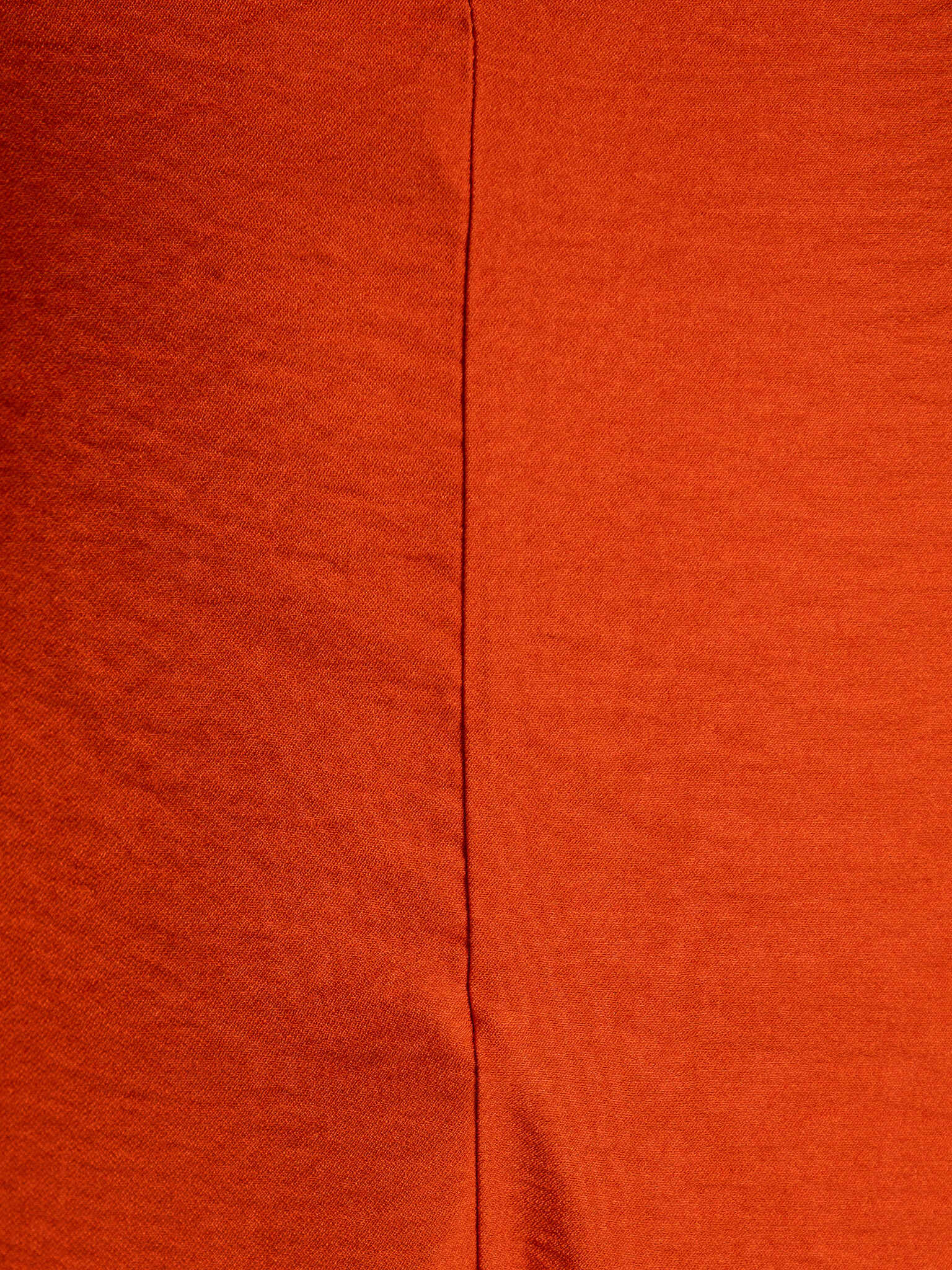 Selected robe dos-nu Lisa 6. La chaleur d’une soirée d’été traduite en robe. L’encolure dos-nu et le mouvement fluide cré...
