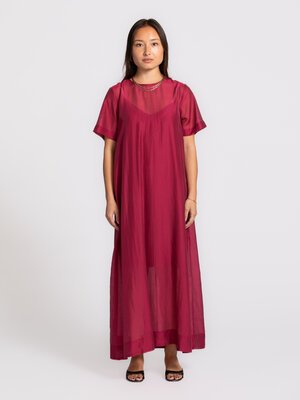 Robe Iris. La couche en organza transparente accompagne chaque mouvement et capte la lumière à chaque pas. Elle donne à v...