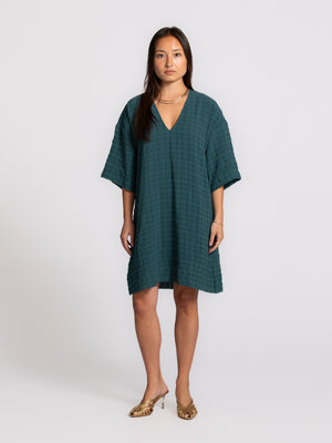 Dress Maze. Sun on your skin, days without a plan. The loose fit and subtle texture create a soft flow in movement. Perfe...