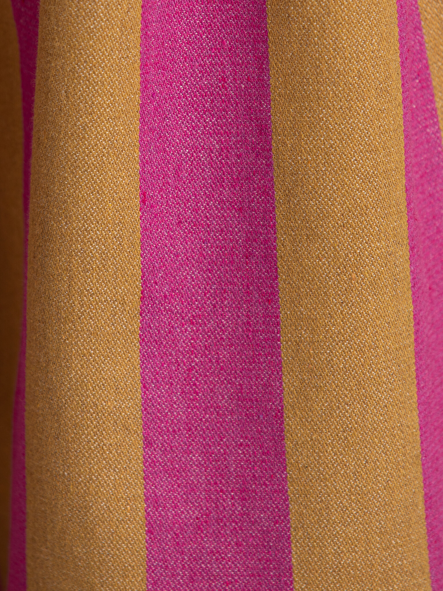 Le Marais gestreepte bermuda Lynn 6. More volume, more attitude. De lange, wijde snit geeft deze bermuda een elegante flo...