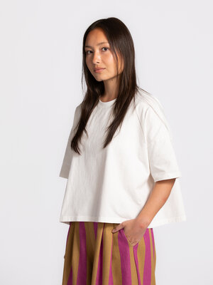 T-shirt Carrie. Slightly looser, slightly shorter. This boxy tee brings more movement to your look and feels a little mor...