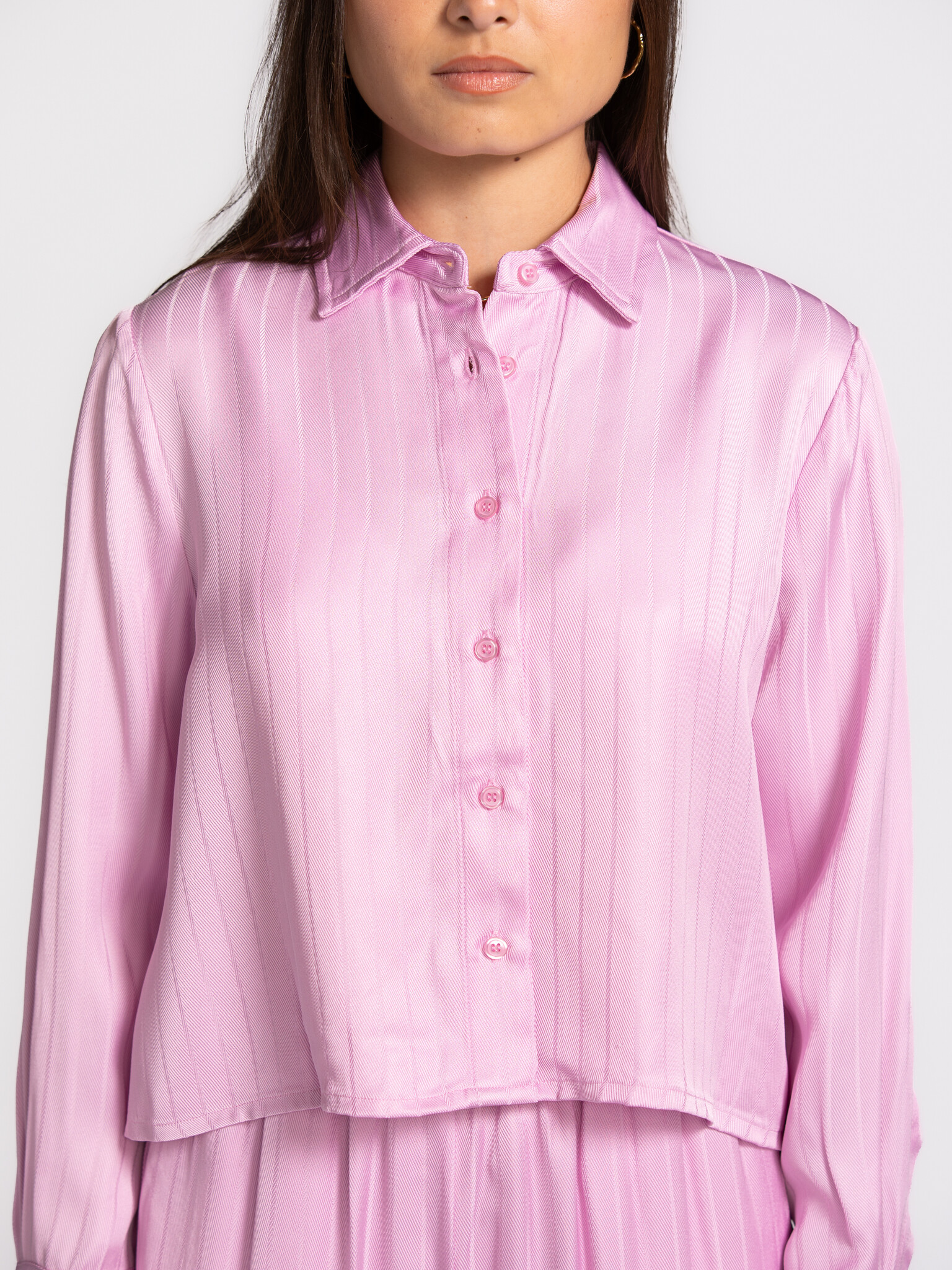 Les Soeurs boxy blouse Asra 4. A touch of pink, a lot of attitude. Soft with just enough character. The fresh hue and cro...