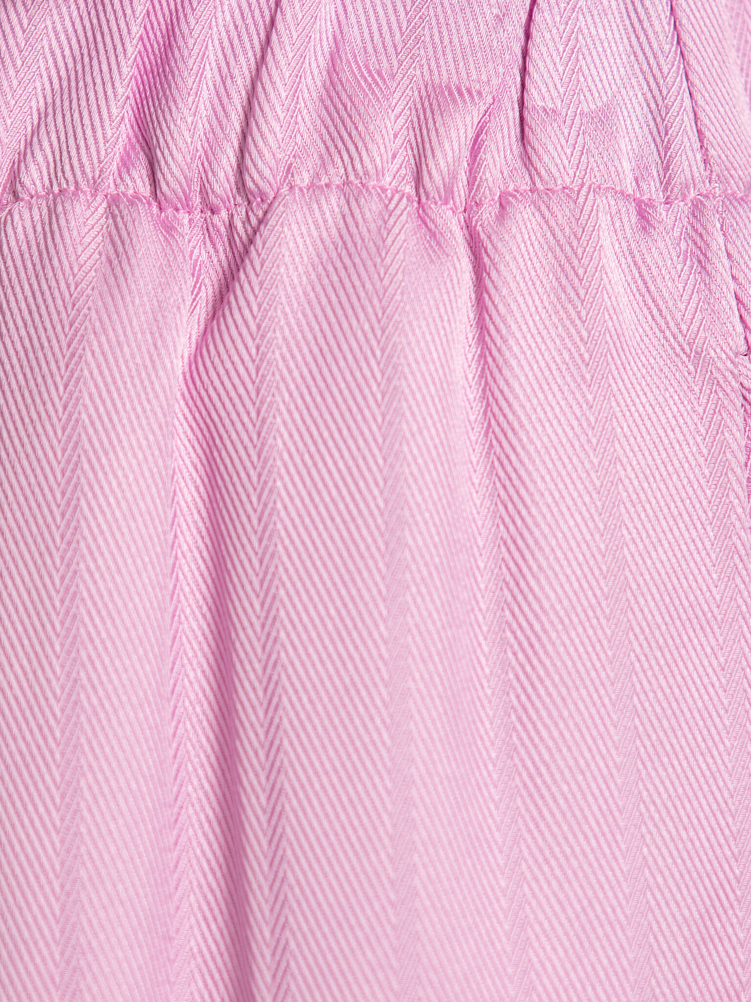 Les Soeurs wide-leg trousers Ayla 6. The fabric falls softly along your body and moves with every step. Trousers you bare...