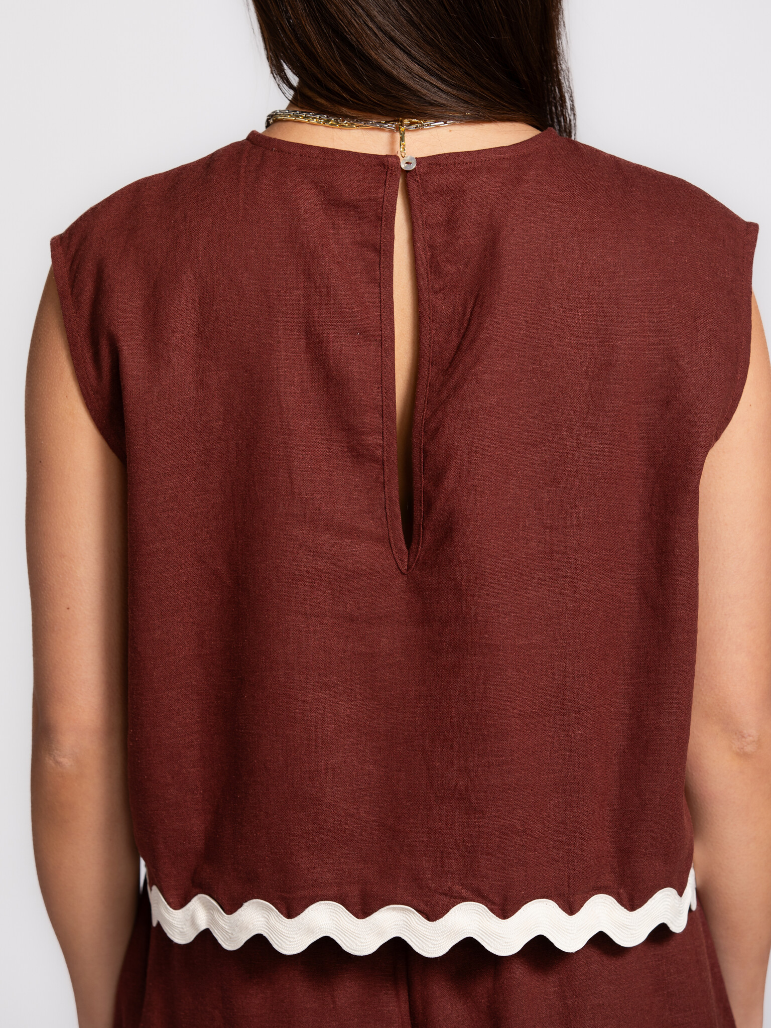 Les Soeurs sleeveless top Aurelie 4. When the sun lingers and your outfit calls for something light, this piece feels jus...