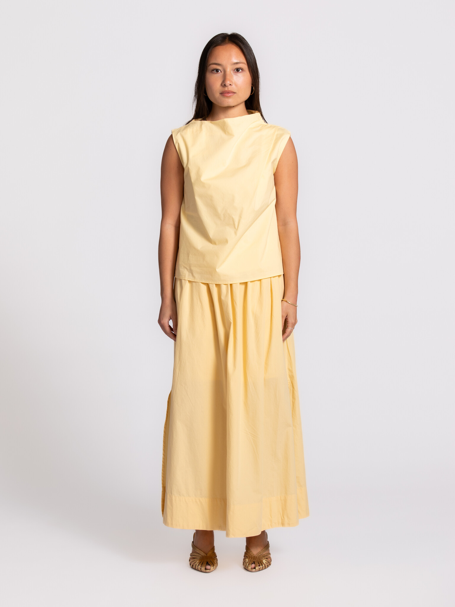 Selected asymmetrische top Delia 3. Zacht, zonnig en moeiteloos chic. Deze top combineert een zachte kleur met een verfij...