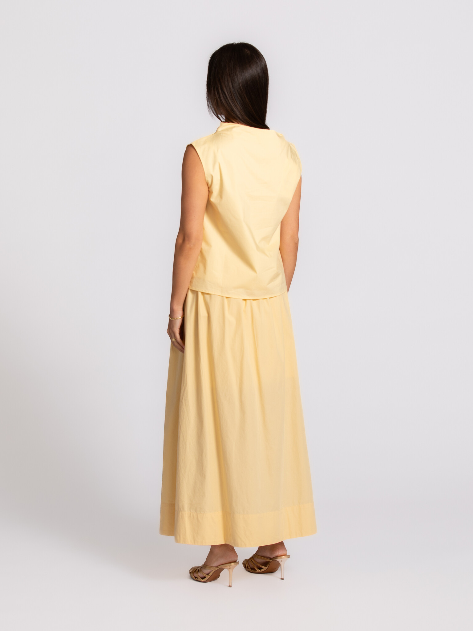 Selected asymmetrische top Delia 5. Zacht, zonnig en moeiteloos chic. Deze top combineert een zachte kleur met een verfij...