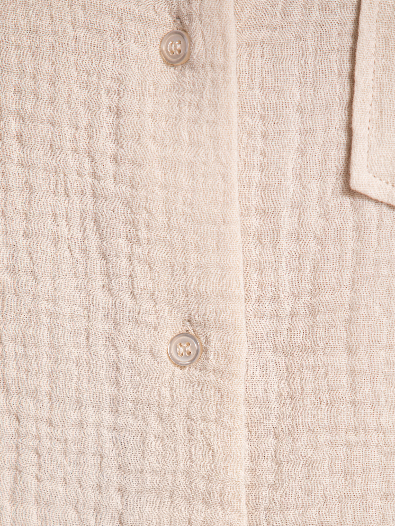 MBYM chemise Liraz Renetta 6. Une base douce pour chaque jour. La texture légère en tétra et la coupe relaxed apportent j...
