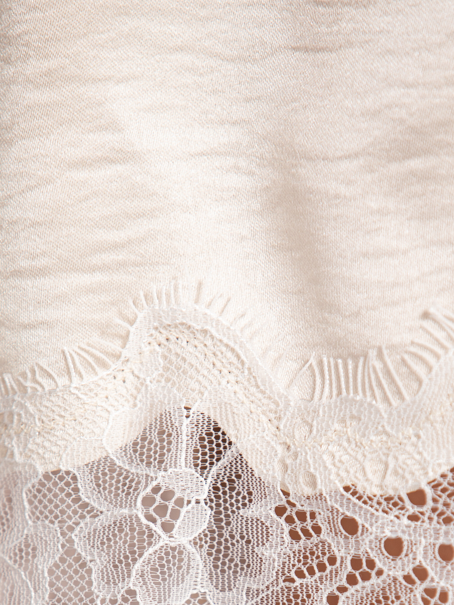 Les Soeurs lace shorts Alba 6. Elegance in its simplest form. The soft sheen of satin and the refined lace finish give th...