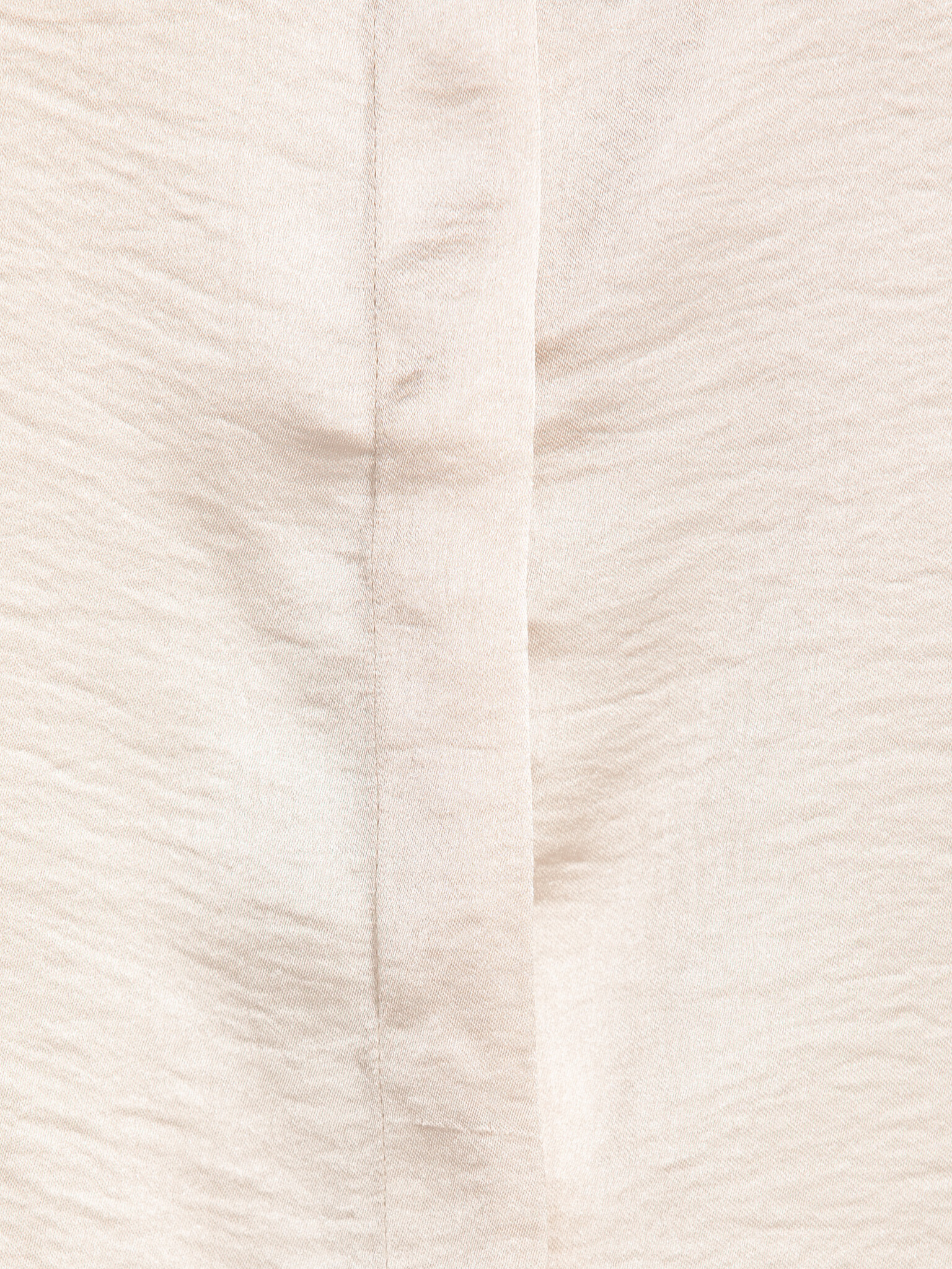 Les Soeurs sleeveless blouse Aiko 6. The soft sheen and light appearance bring a sense of simplicity and refinement toget...