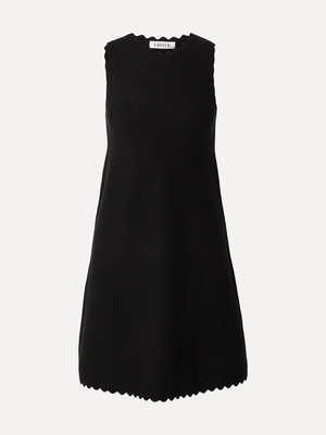 Dress Anusha. Soft scalloped edges give this dress a refined touch without losing its simplicity. The timeless black colo...