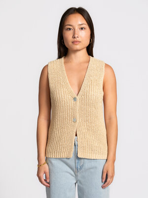 Vest Nadja. The loose knit structure and natural feel give this cardigan a subtle bohemian touch. The soft texture adds w...