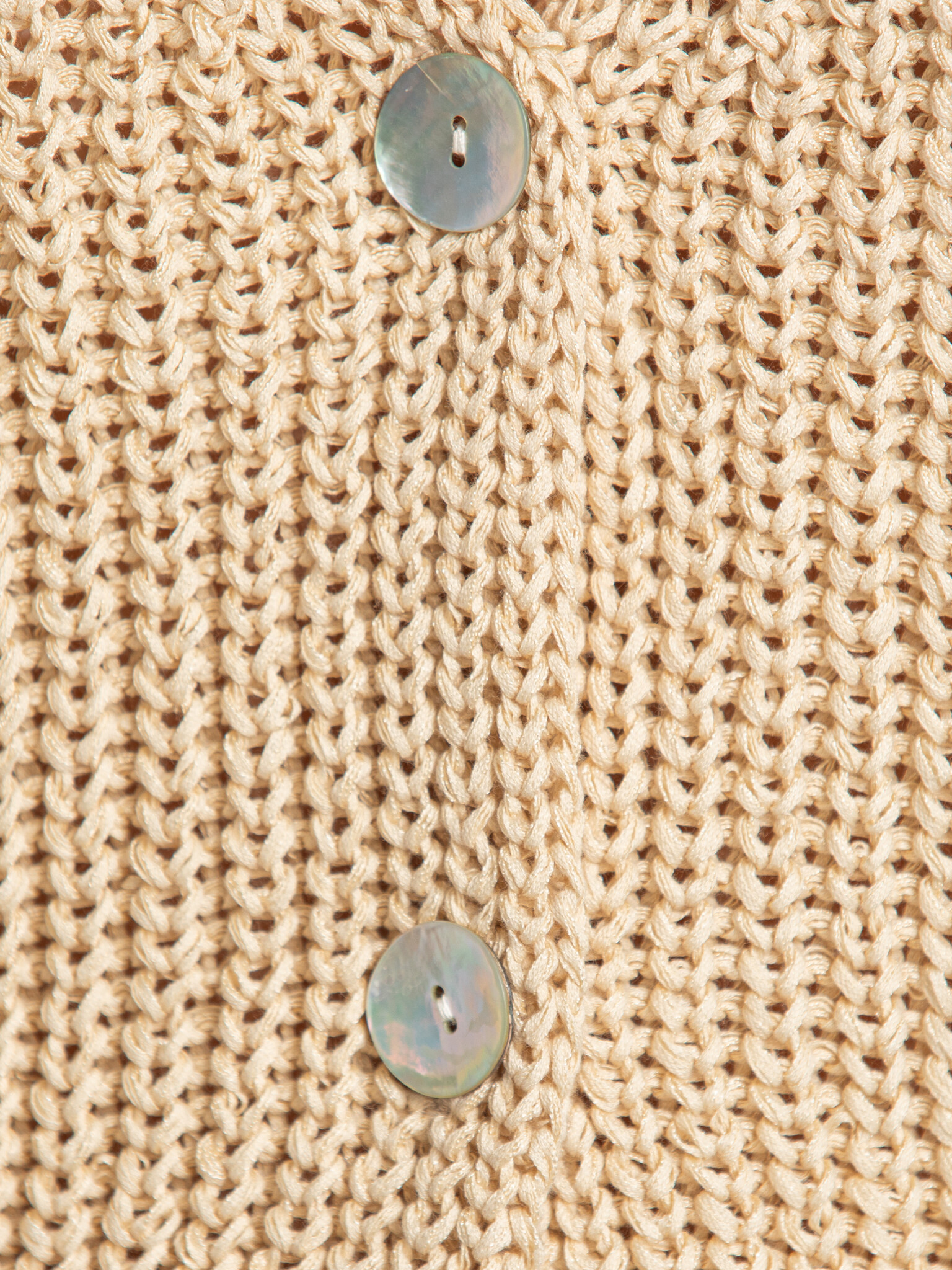 Edited knitted cardigan Nadja 6. The loose knit structure and natural feel give this cardigan a subtle bohemian touch. Th...
