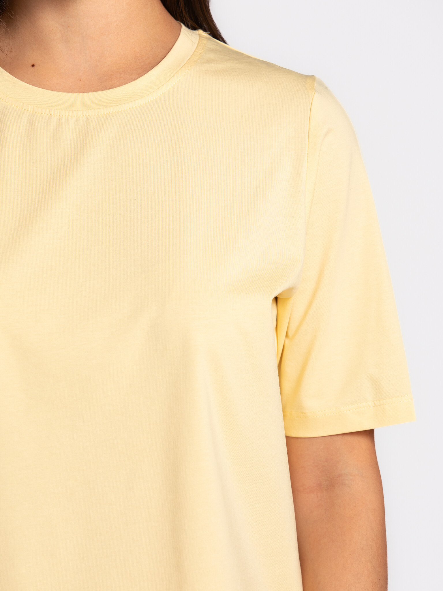 Les Soeurs t-shirt ajusté Maisie 4. Le t-shirt vers lequel vous revenez toujours. Sa matière douce et sa belle coupe le r...