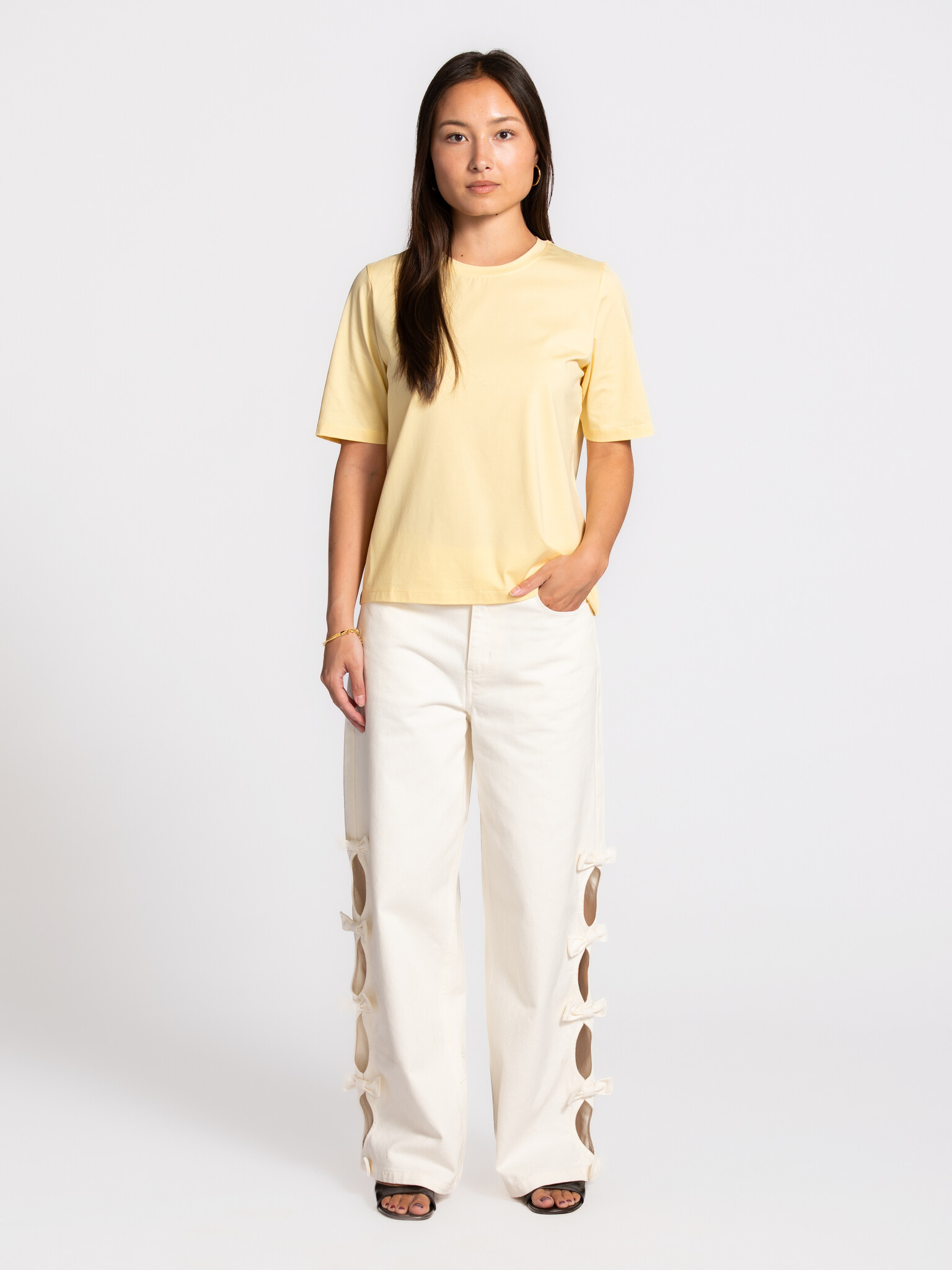 Les Soeurs t-shirt ajusté Maisie 3. Le t-shirt vers lequel vous revenez toujours. Sa matière douce et sa belle coupe le r...