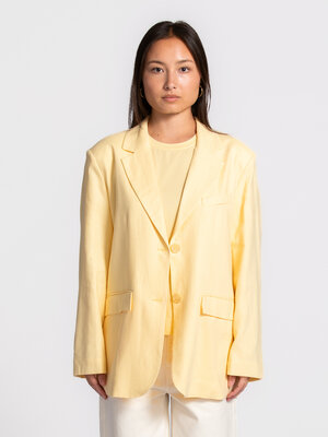 Blazer Roman. The soft yellow shade and oversized fit give this blazer a fresh, effortless look. Perfect as a light layer...