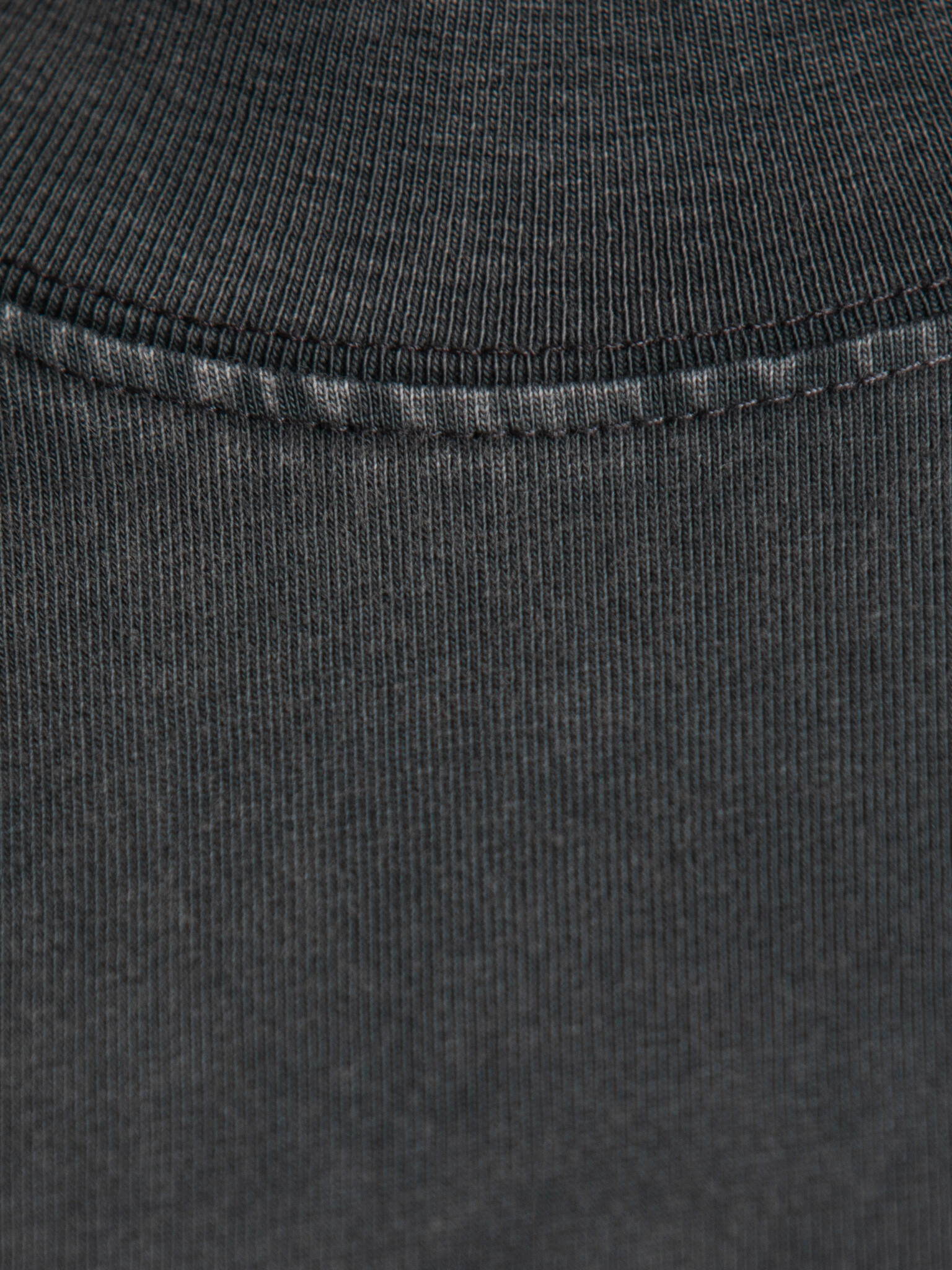Les Soeurs boxy T-shirt Tiara 6. A basic with character. The washed dark grey shade and comfortable fit make this tee per...