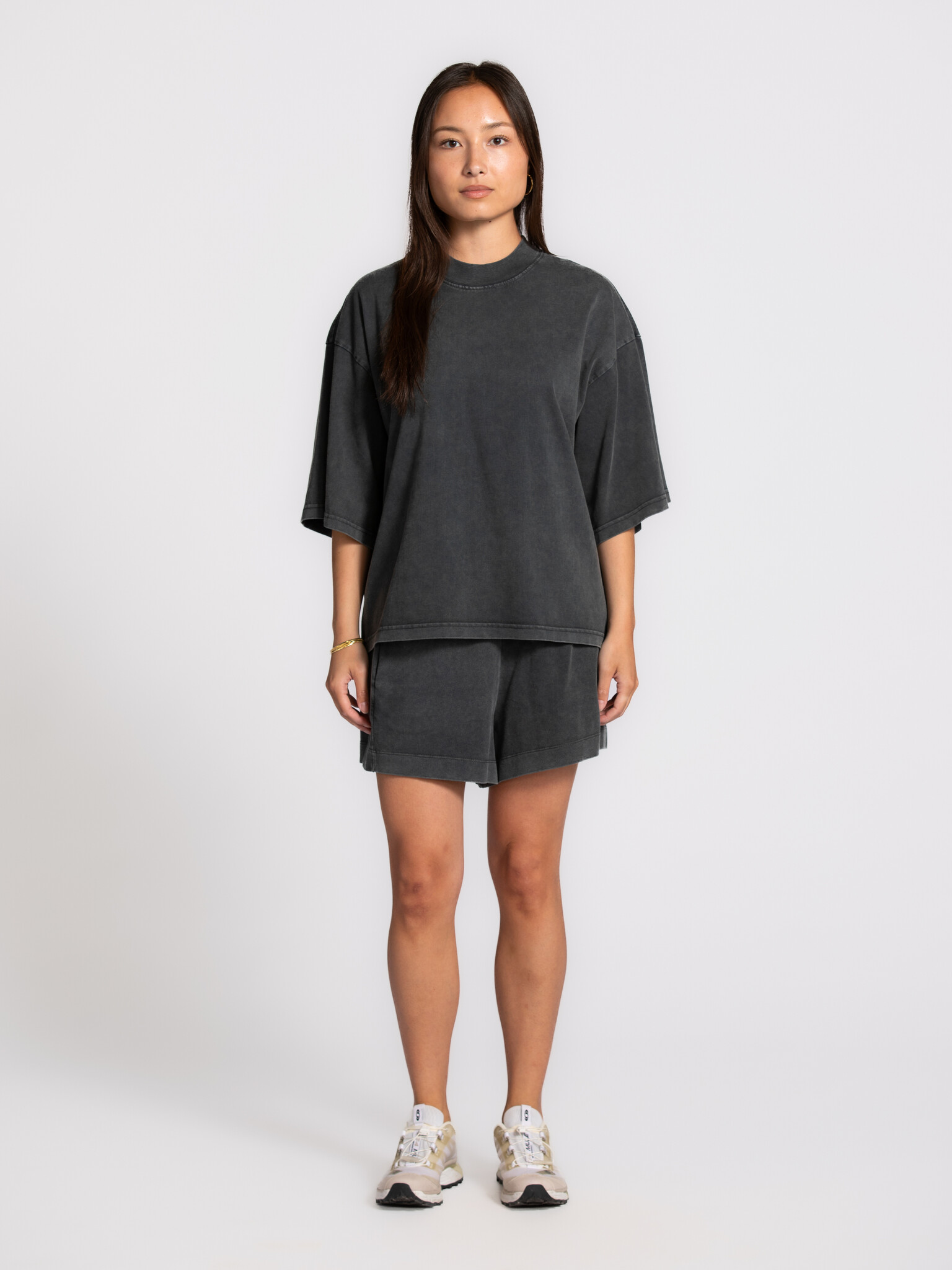 Les Soeurs relaxed shorts Lucie 3. The washed fabric and loose fit give these shorts a relaxed feel that perfectly suits ...