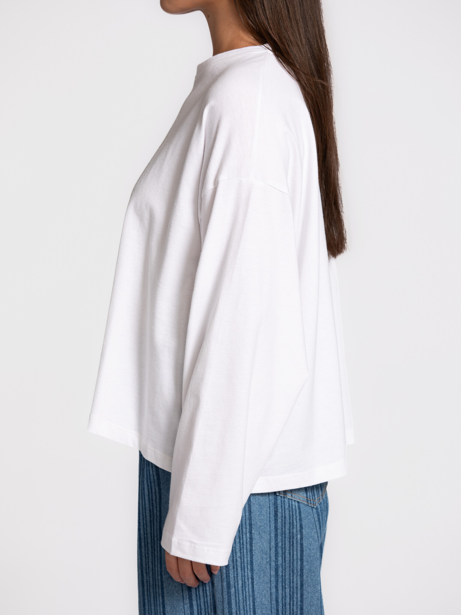 Les Soeurs longsleeve T-shirt Miles 4. Not just an essential. The soft fabric and relaxed fit make this long sleeve a tru...