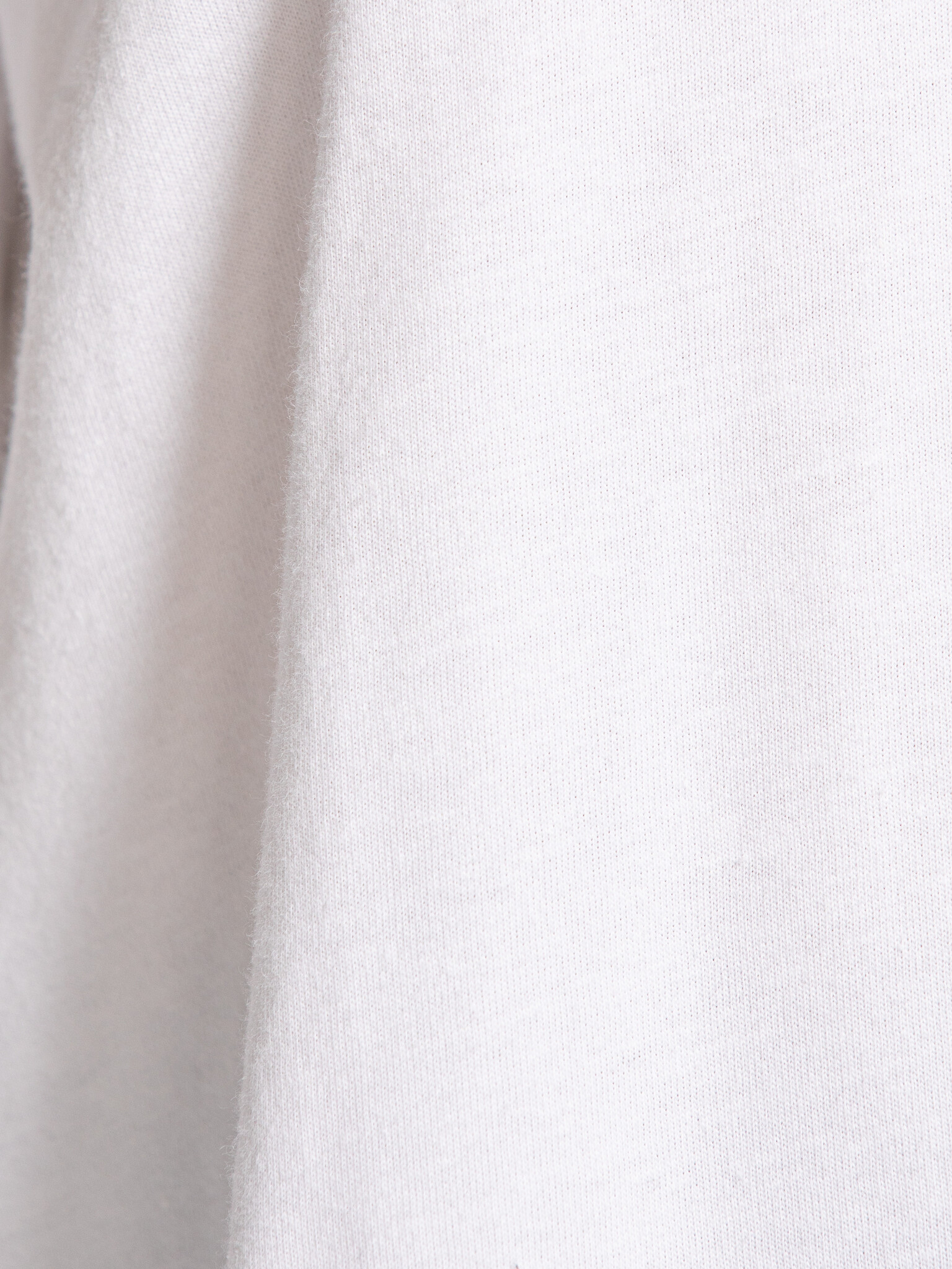 Les Soeurs longsleeve T-shirt Miles 6. Not just an essential. The soft fabric and relaxed fit make this long sleeve a tru...