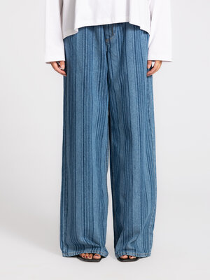 Trousers Tula. These trousers just feel right, from morning to evening. Light and comfortable, with that typical love at ...