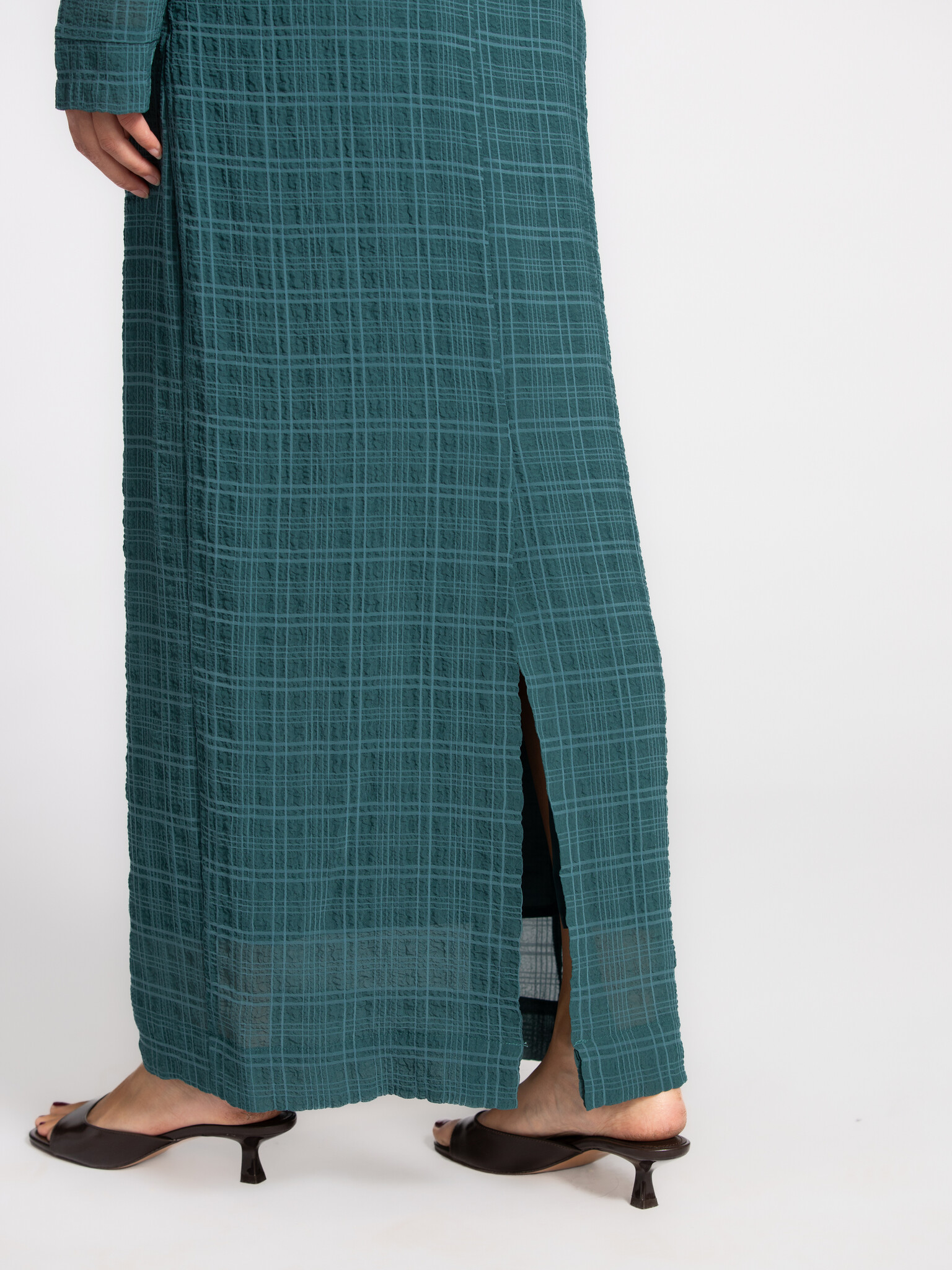 Les Soeurs midi rok Reau 4. Deze rok is een item waar je altijd op kan terugvallen, ongeacht je plannen. Tijdloos en prec...