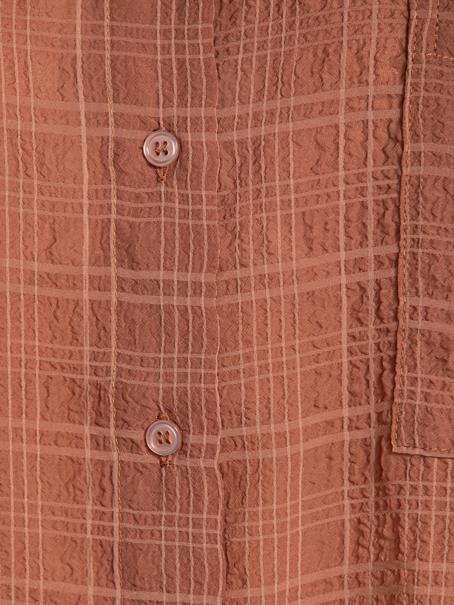 Les Soeurs gestructureerd hemd Puck 6. Sun-washed ease. Dit hemd voelt licht en natuurlijk aan. De luchtige stof en subti...