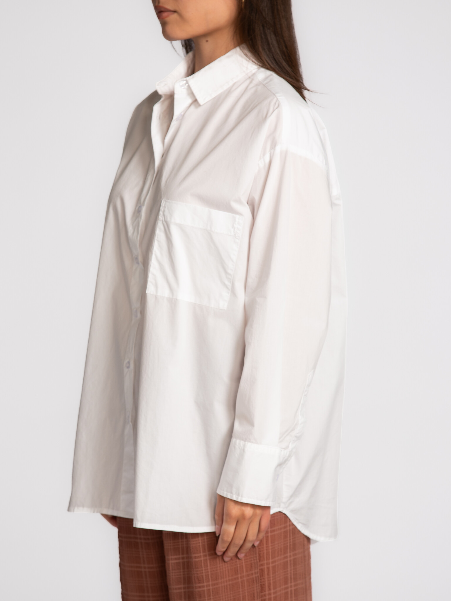 Les Soeurs chemise en coton Tanya 4. Un classique avec de l'attitude: grâce à cette chemise blanche, vous disposez toujou...