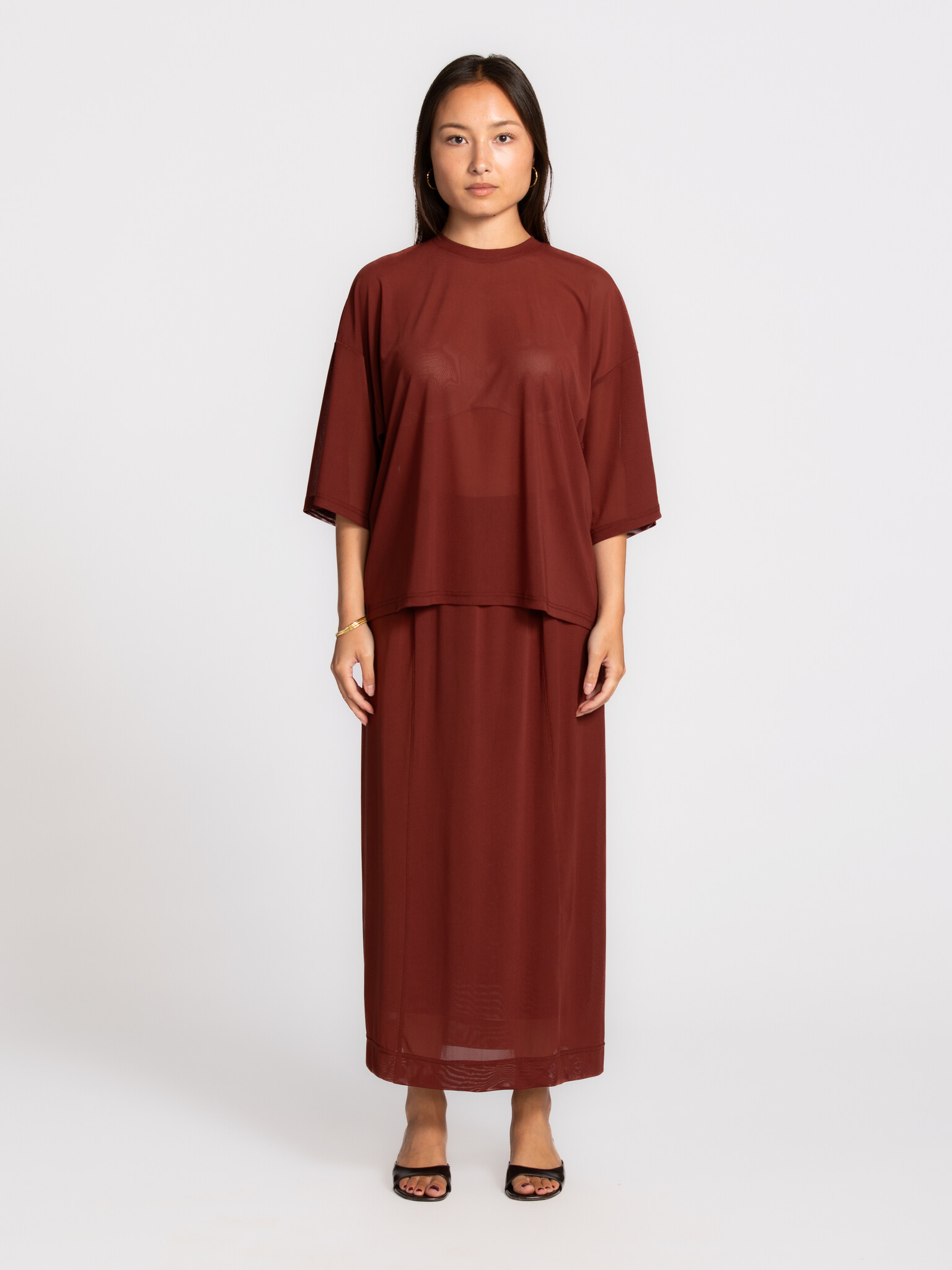 Les Soeurs mesh T-shirt Dallas 3. Light, airy and just a little different. The transparent mesh reveals just enough and s...