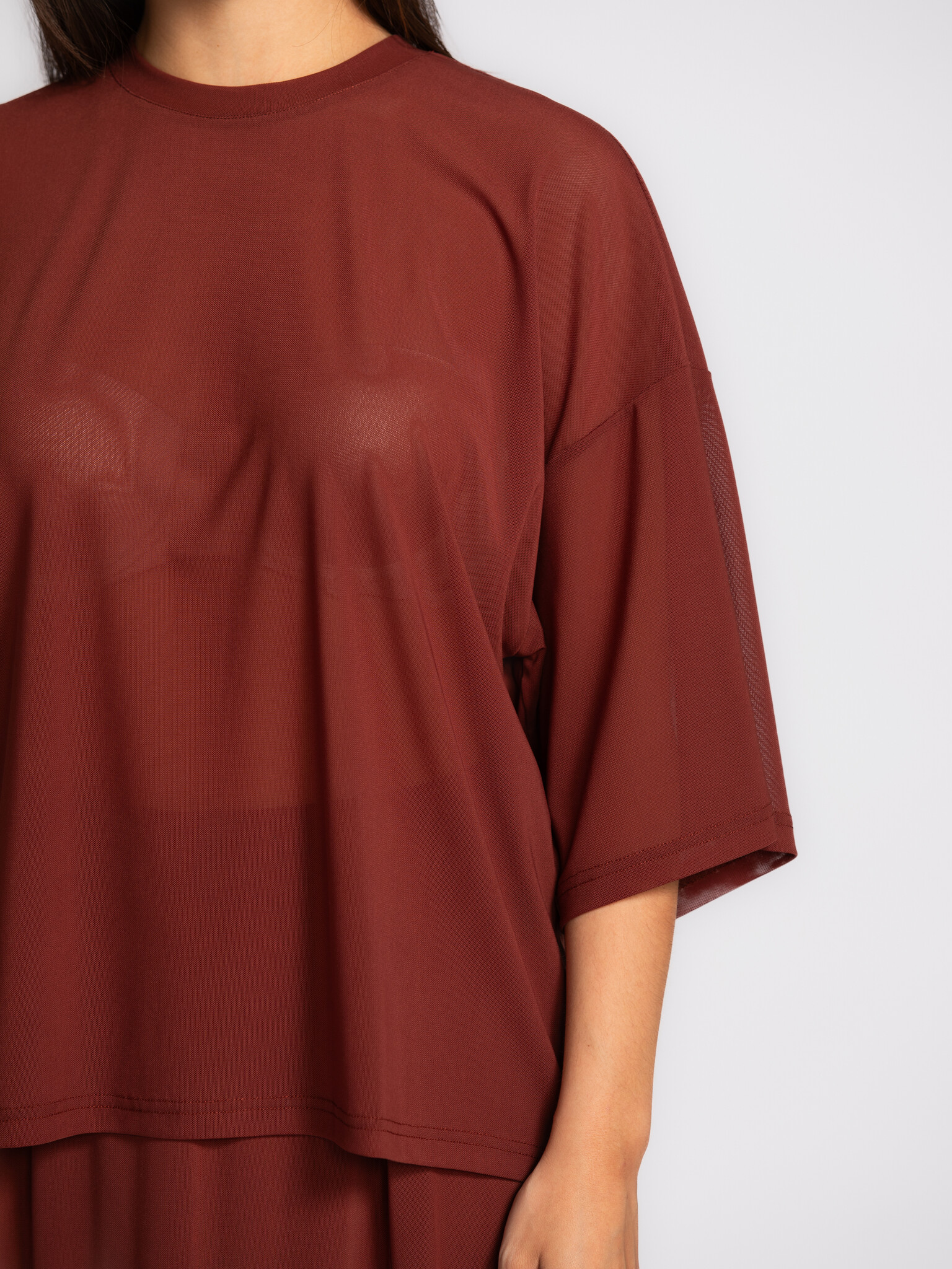 Les Soeurs mesh T-shirt Dallas 4. Light, airy and just a little different. The transparent mesh reveals just enough and s...