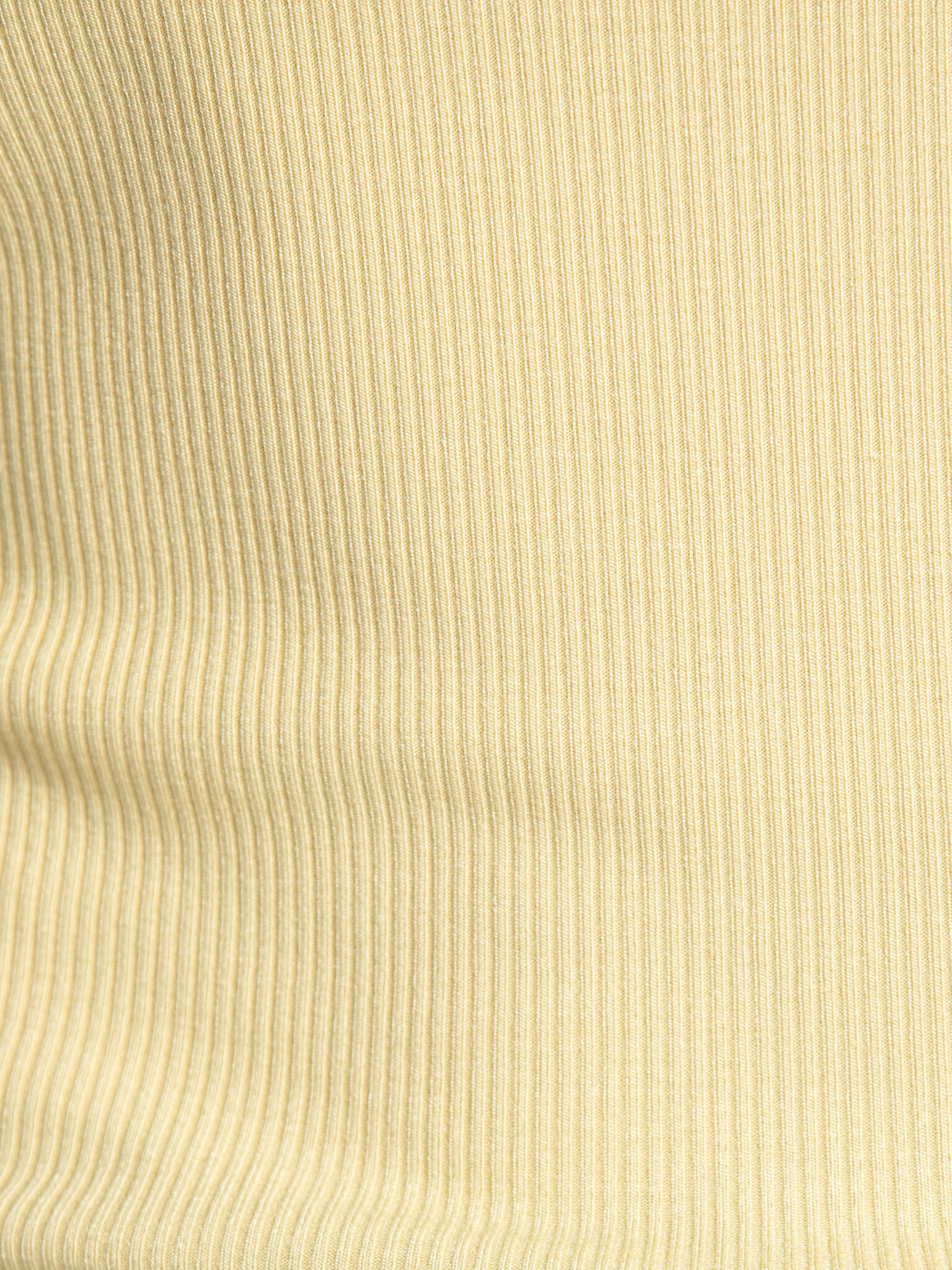 Edited fitted T-shirt Naara 3. Your go-to essential. This t-shirt proves that basics are anything but boring, thanks to i...