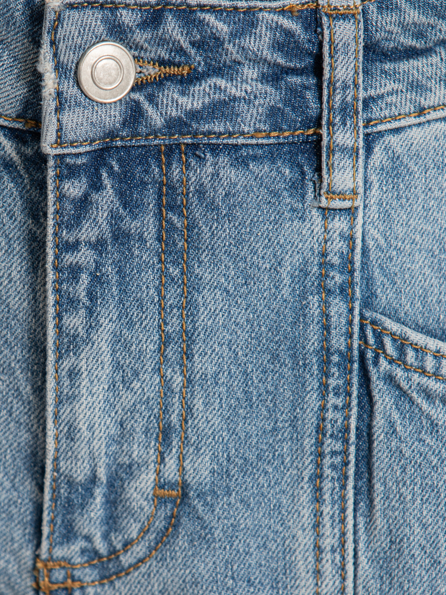 MBYM balloon jeans Almira Lalette 6. Embrace the curve. These jeans break away from the ordinary, bringing shape to your ...