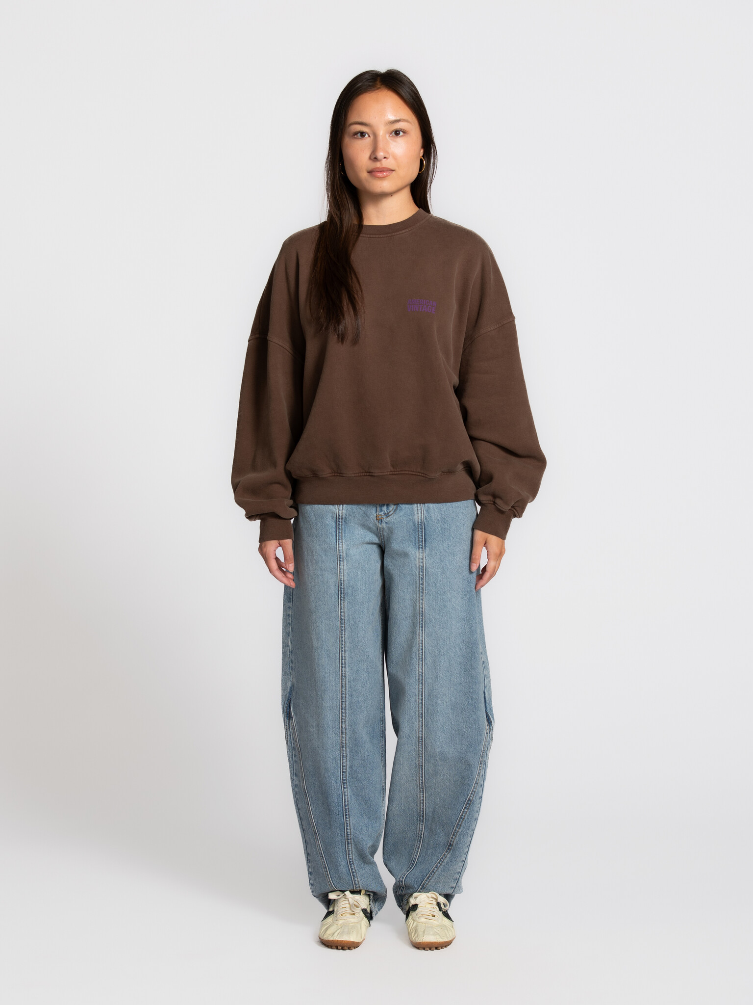 American Vintage sweater Plizzy 3. Your go-to layer. Deze sweater heeft die perfecte vintage wassing in een warme aardeti...