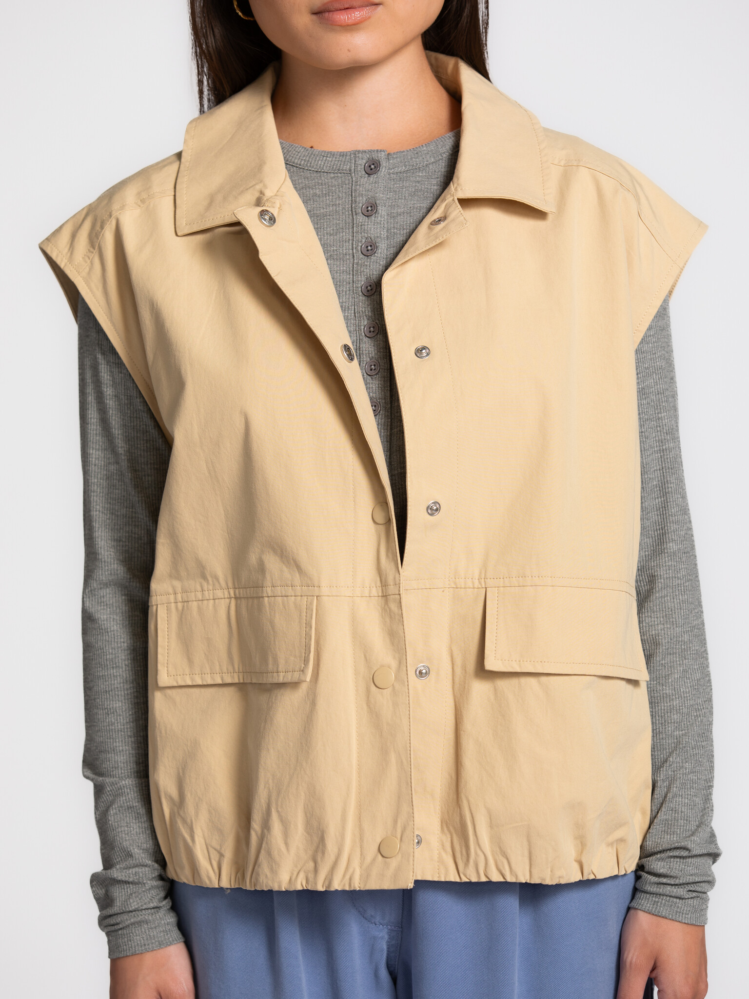 MBYM veste utility Matis Tullir 4. Fonctionnelle avec finesse. Cette veste sans manches aux détails utility offre une sil...
