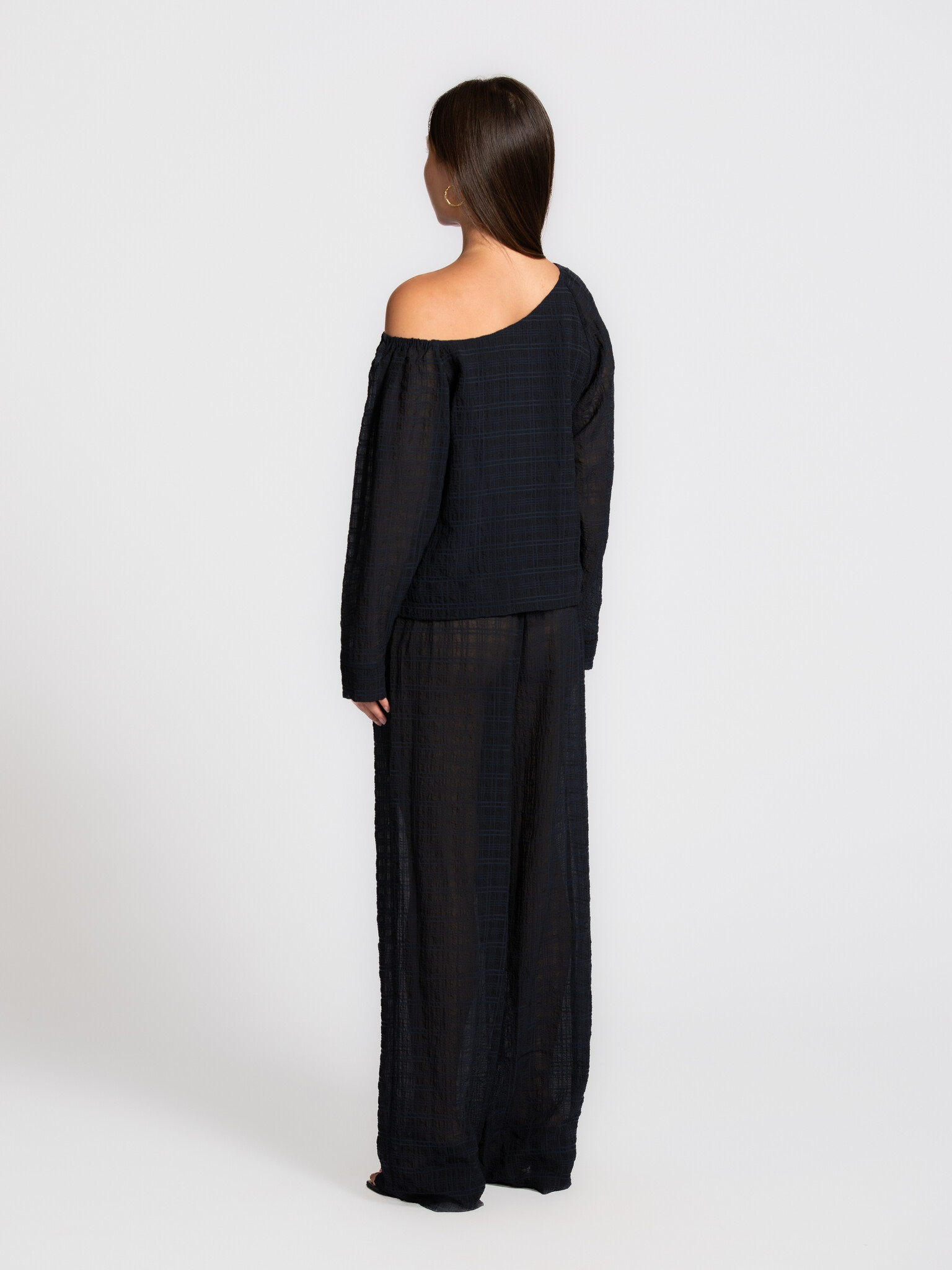 Les Soeurs structured  trousers Ces 5. The straight, loose fit gives these trousers an effortless flow, while the subtle ...