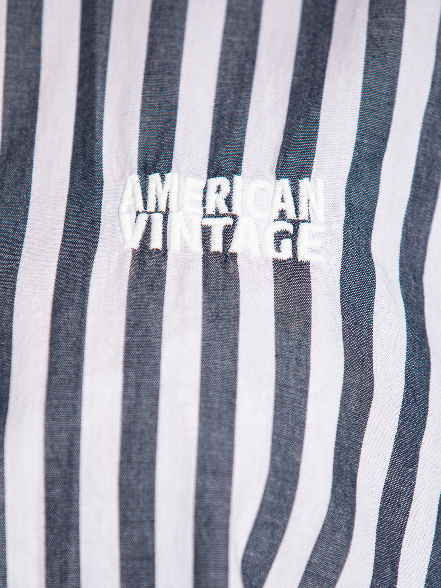 American Vintage chemise rayée Vextown 6. Un regard nouveau sur un classique. Les rayures donnent à cette chemise une all...