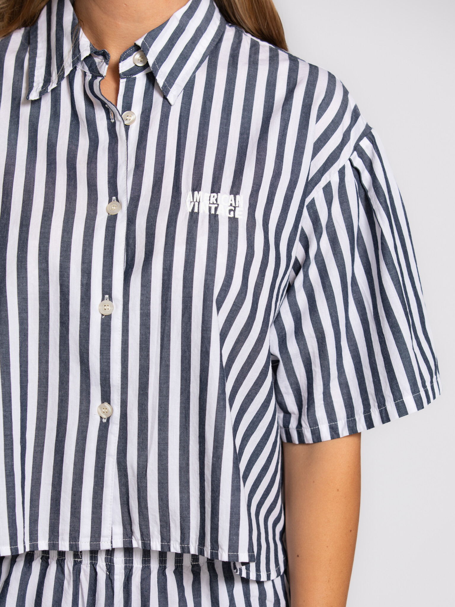 American Vintage chemise rayée Vextown 4. Un regard nouveau sur un classique. Les rayures donnent à cette chemise une all...