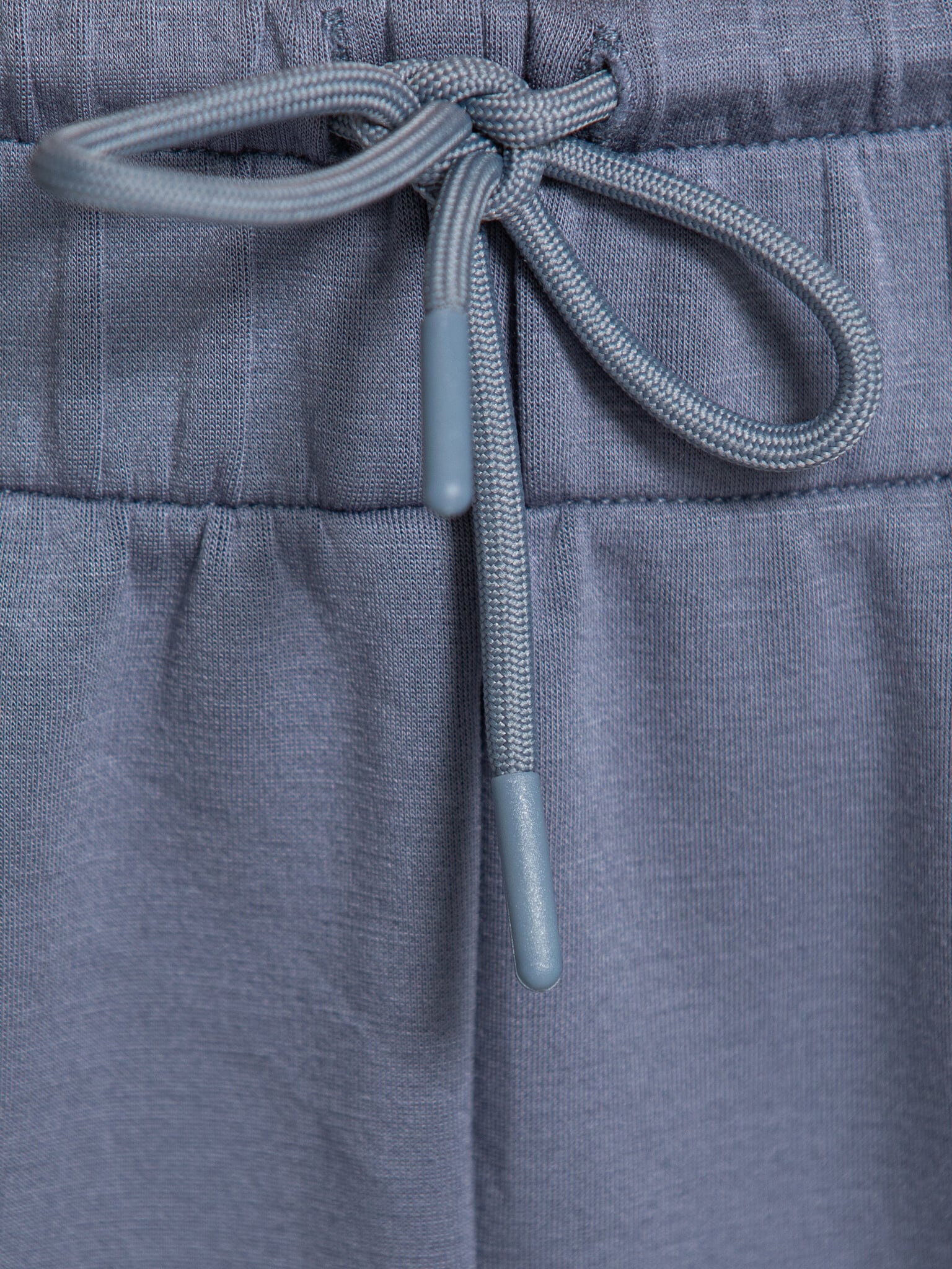 MBYM short sweat Sade Hope 6. Le confort du tissu sweat, l’allure d’un essentiel du quotidien. La douce qualité sweat et ...