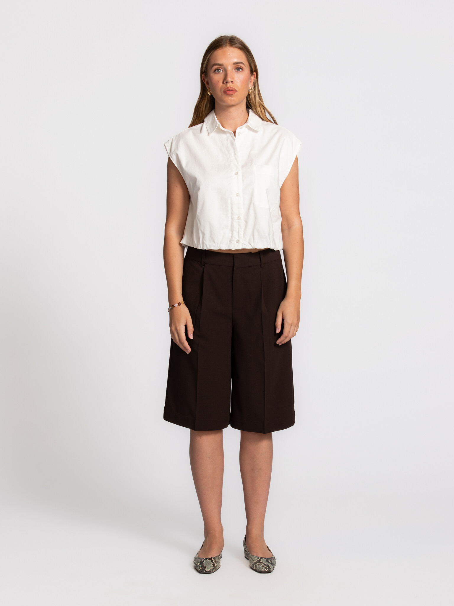 MBYM bermuda shorts Bamudo Willah 4. The deep brown colour gives these bermuda shorts a soft elegance, while the refined ...
