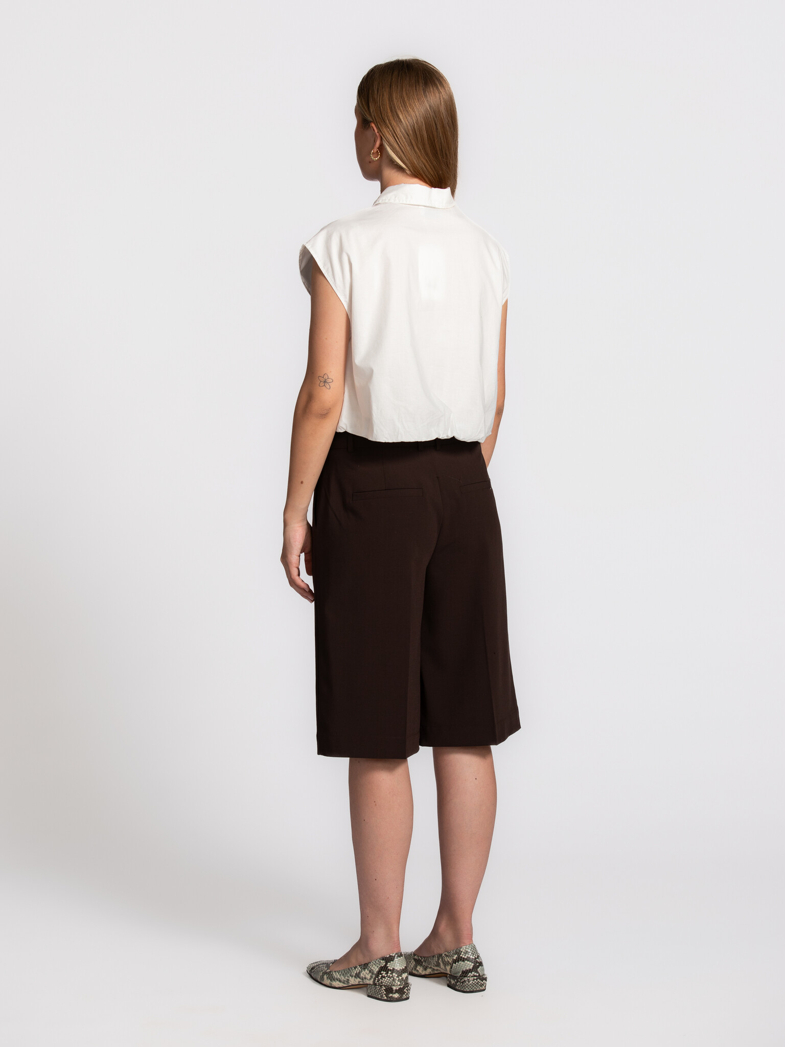 MBYM bermuda shorts Bamudo Willah 7. The deep brown colour gives these bermuda shorts a soft elegance, while the refined ...