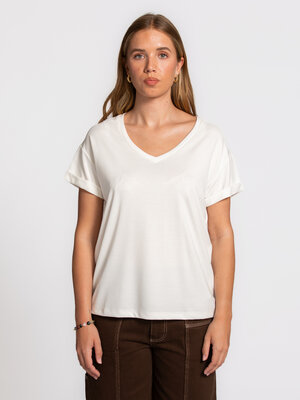 T-Shirt Amana Bosko. Timeless elegance, every day. This essential piece radiates feminine charm with a flattering V-neck ...