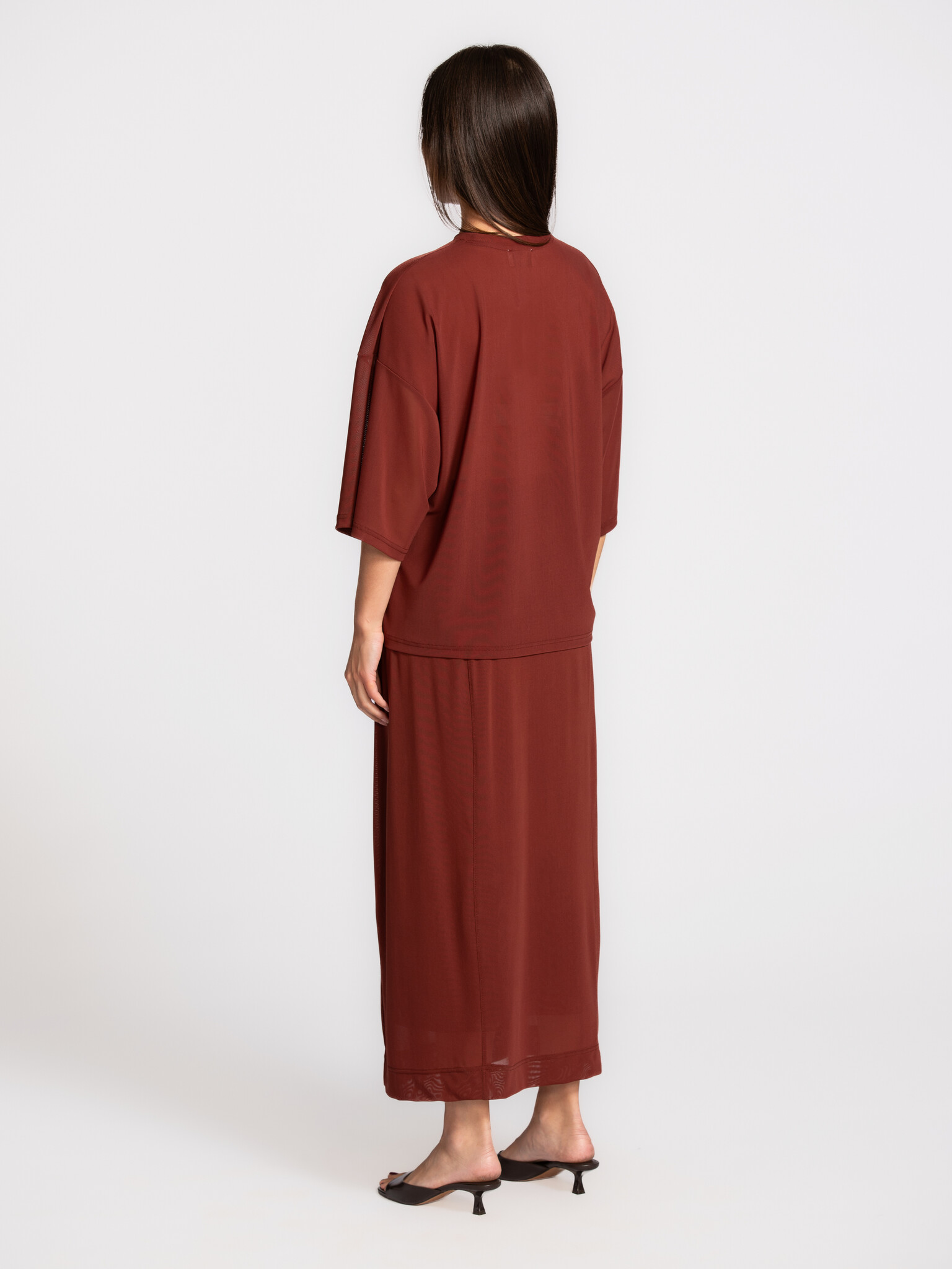 Les Soeurs mesh skirt Rain 5. This mesh skirt moves with you and naturally follows your rhythm. It plays with the evening...