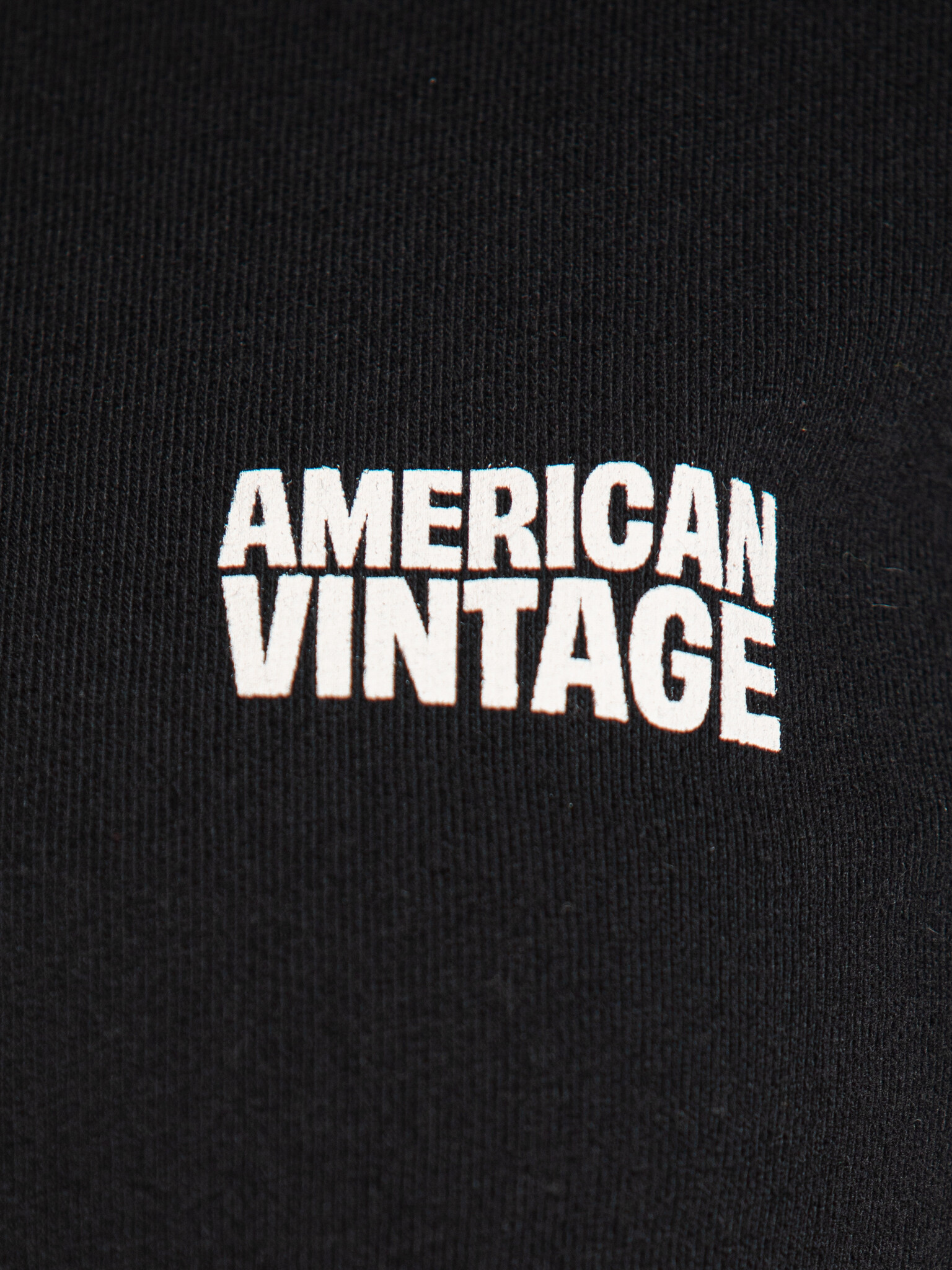 American Vintage t-shirt ajusté Ykobow 6. Une couleur qui fonctionne toujours. La teinte profonde apporte calme et intemp...