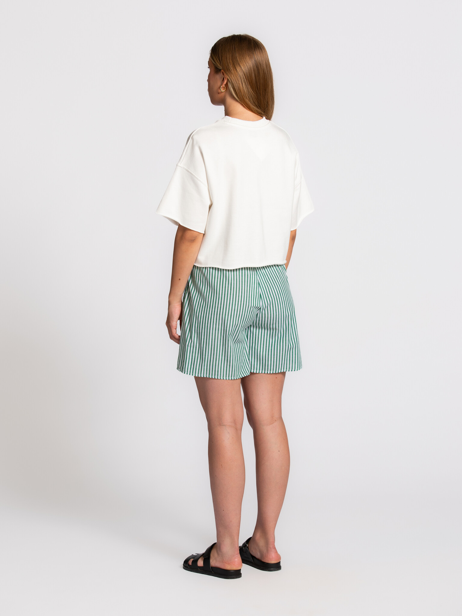 Les Soeurs shortsleeve sweat Lucia 5. Un top à l’allure sporty et décontractée qui tombe juste dès le premier instant. Vo...