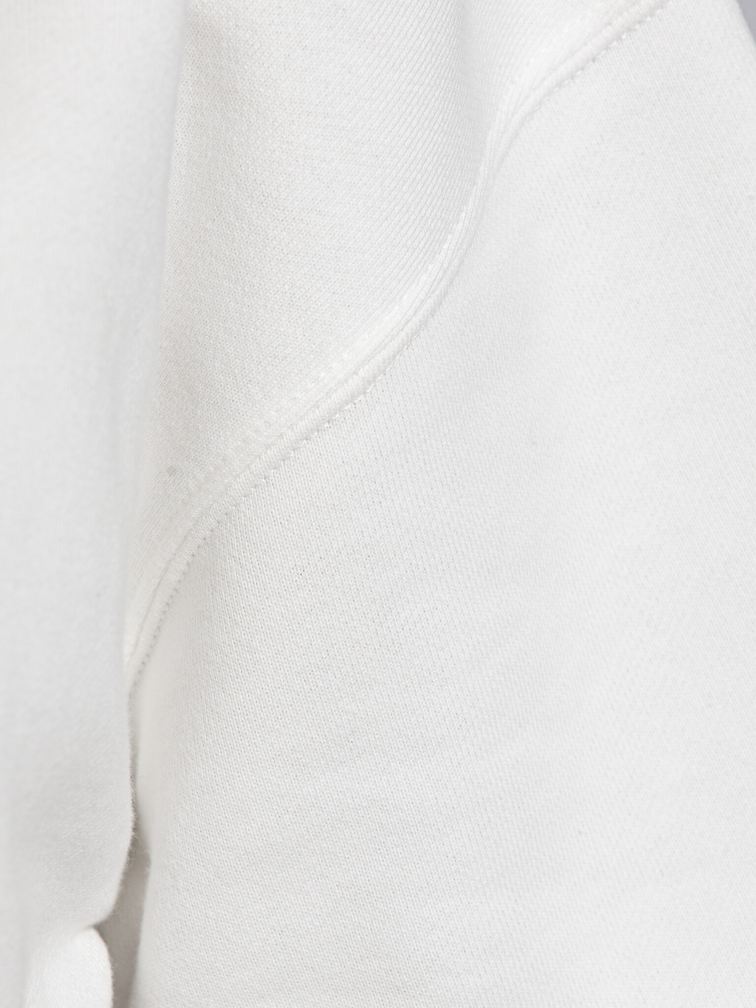 Les Soeurs shortsleeve sweat Lucia 6. Un top à l’allure sporty et décontractée qui tombe juste dès le premier instant. Vo...