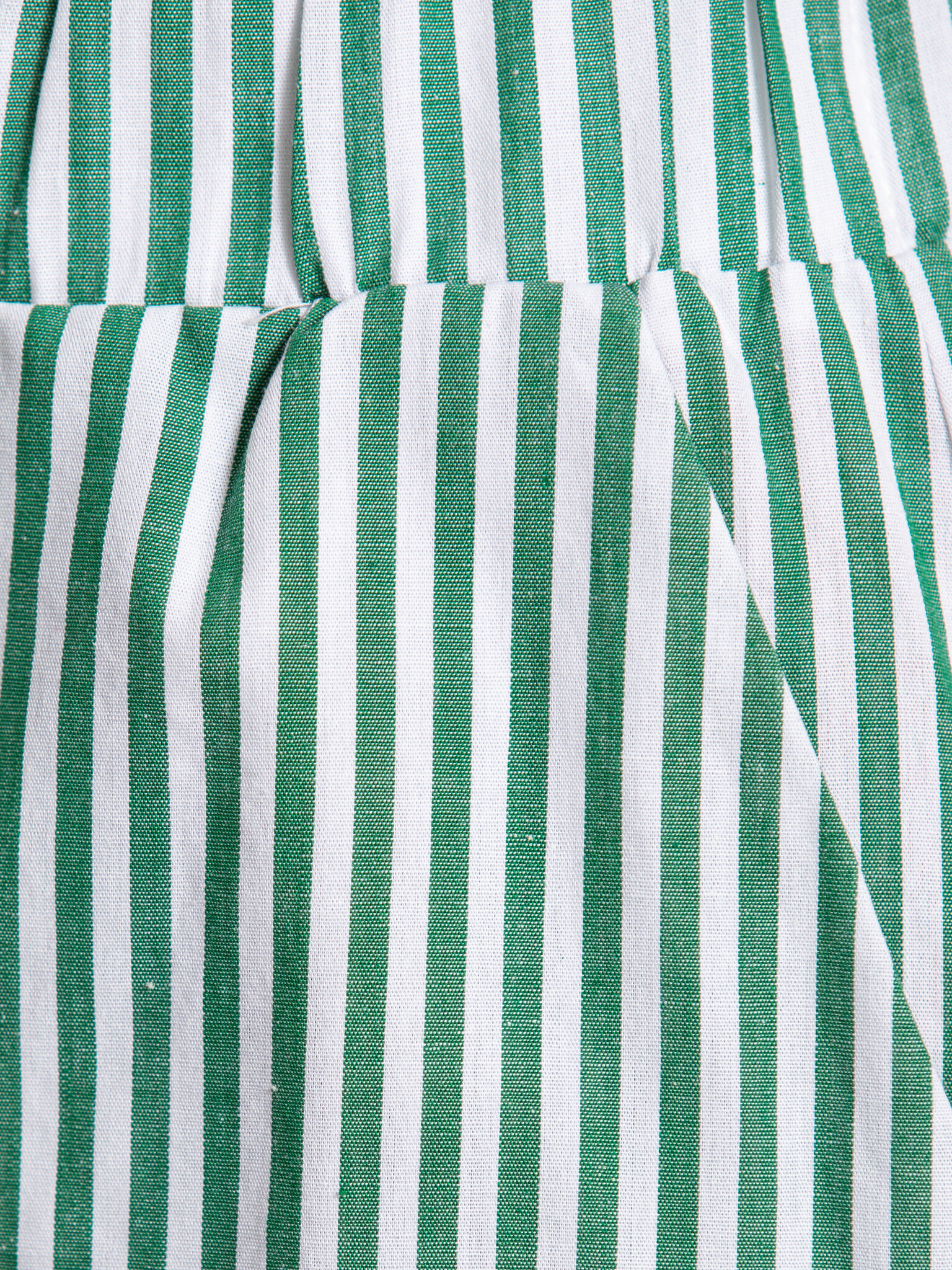 Les Soeurs short à rayures Ivy 7. Une touche de fantaisie dans votre tenue. Le tissu léger et les rayures fraîches apport...