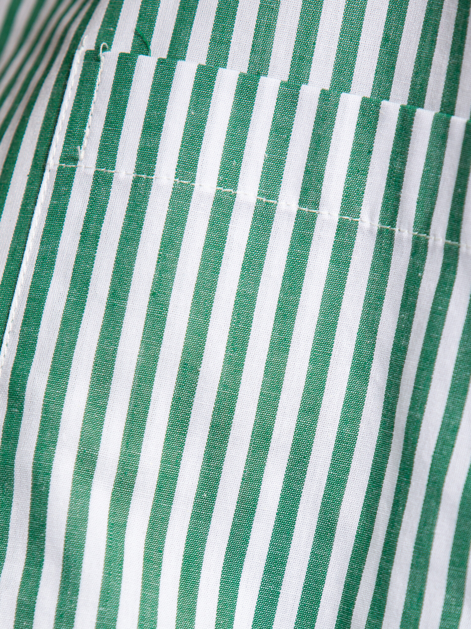 Les Soeurs chemise rayée Yara 6. Une revisite du classique. Les fines rayures et l’allure fraîche donnent à cette chemise...