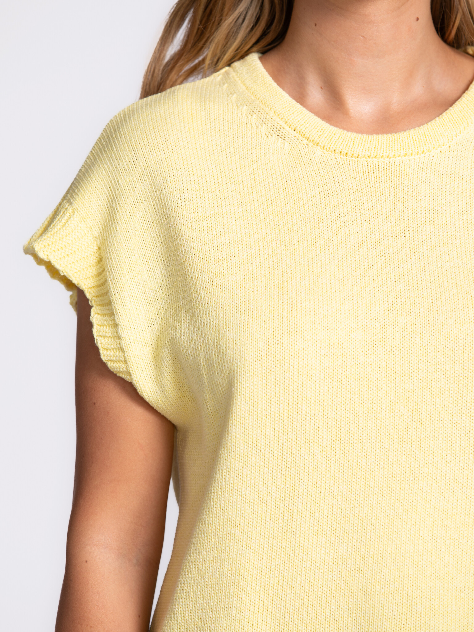 Le Marais pull sans manches Mellie 4. Des couches légères, esprit été. Ce pull sans manches est doux et aérien. Parfait à...
